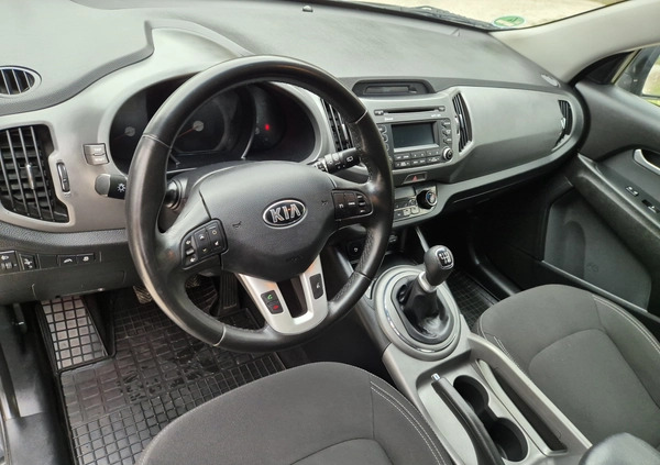 Kia Sportage cena 49900 przebieg: 180000, rok produkcji 2015 z Białobrzegi małe 497